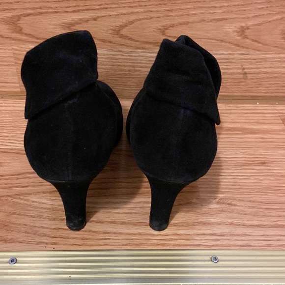 Enzo Angiolini black suede ankle booties - size 6 - Picture 4 of 6